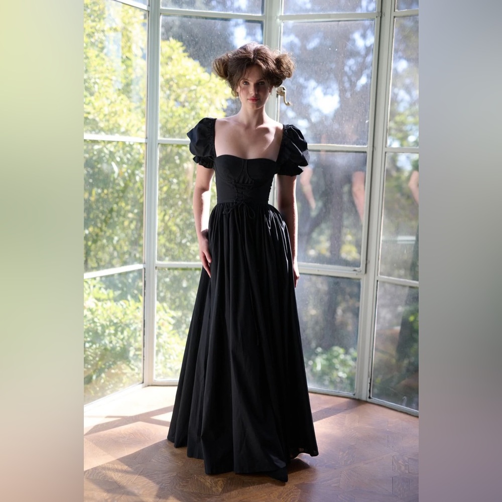 Selkie black gown (L) - Picture 1 of 4